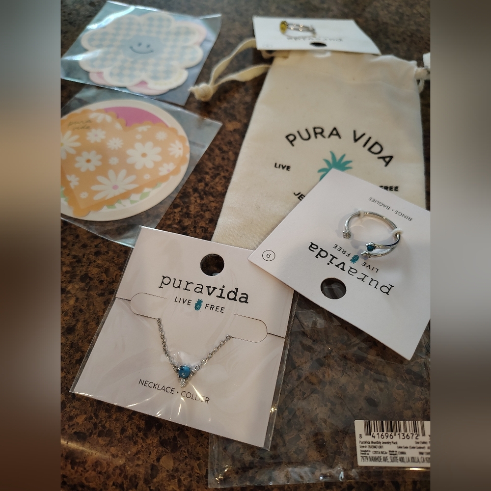 NEW Pura Vida necklace and rings set sz 9